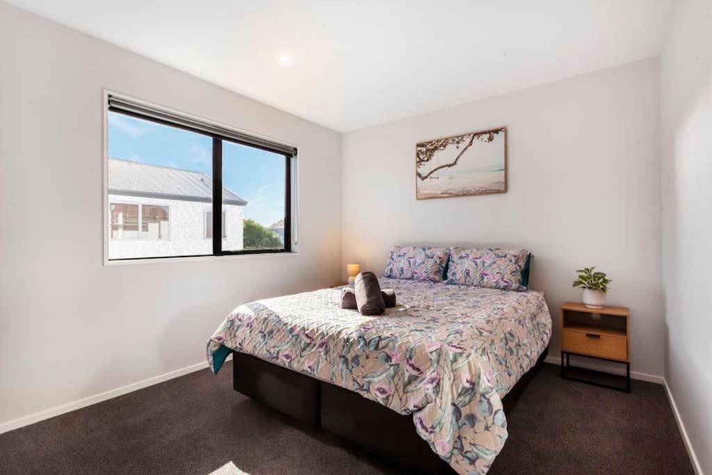 Stylish Townhouse With Hot Tub Apartment Christchurch Exterior photo